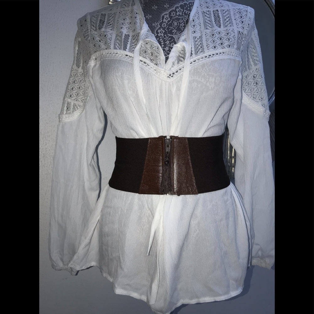 Stretch belt with front closure